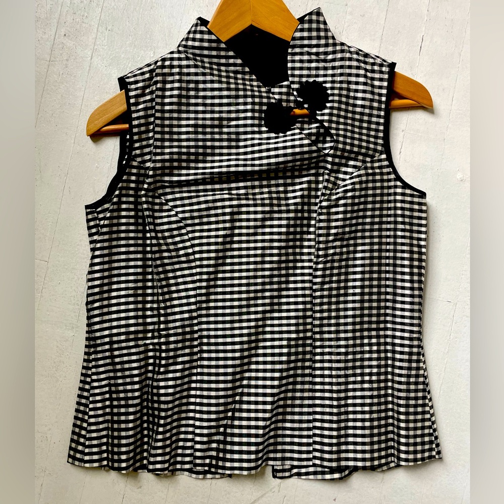 SUMMER SALE!!

Chic Checkered Sleeveless Top with Floral Detail